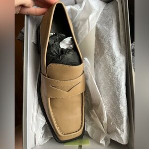 Brand new Vagabond taupe tan leather loafers size 8